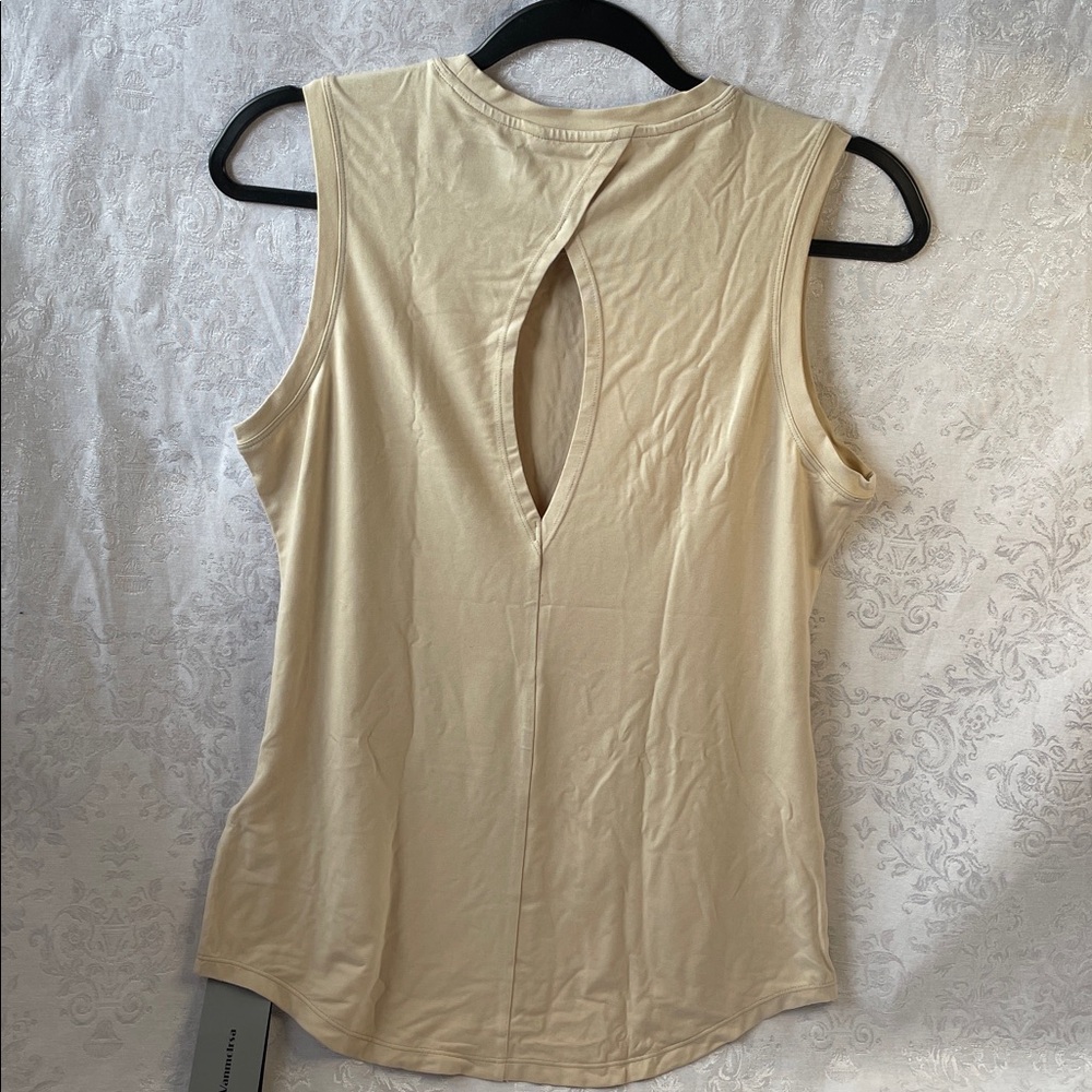 NWT VANMOLRSA Sleeveless Crewneck Tank Top in Beige.  Size Large - Picture 2 of 6